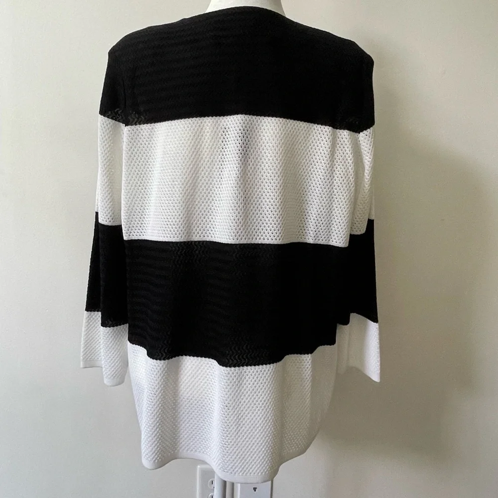 MISOOK Black and White Mesh Zip Up Blazer. Size Large - Picture 7 of 10
